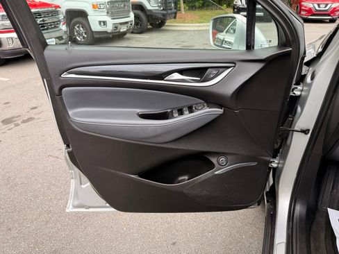 Used 2020 Buick Enclave Essence FWD image 10