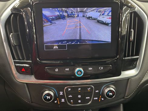Used 2022 Chevrolet Traverse LT image 17