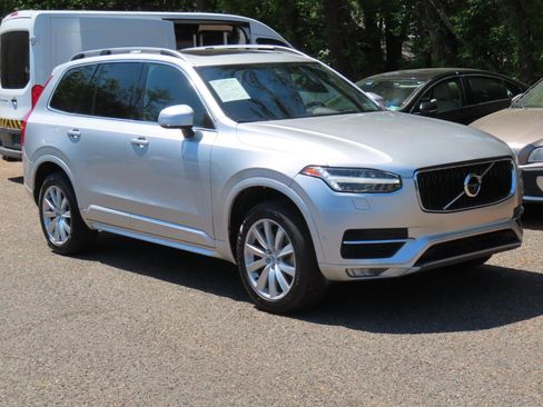 Used 2018 Volvo XC90 T6 Momentum w/ Convenience Package AWD/4WD image 6