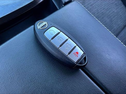Used 2022 Nissan Rogue SV FWD image 33