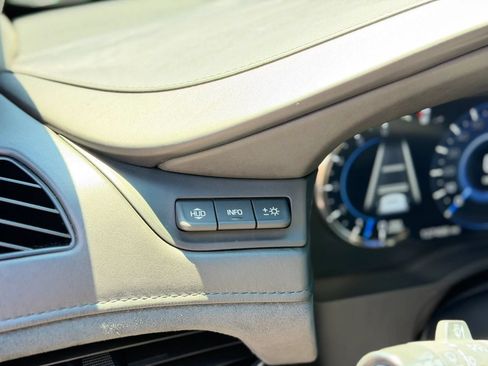 Used 2018 Cadillac Escalade ESV Platinum AWD/4WD image 27