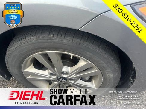 Used 2017 Hyundai Elantra SE FWD image 9
