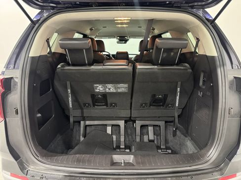 Used 2025 Kia Carnival FWD image 27