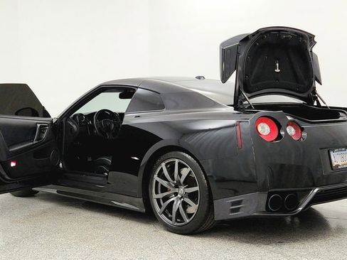 Used 2014 Nissan GT-R Premium image 10
