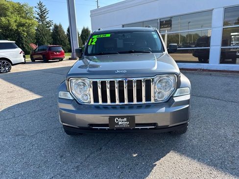 Used 2012 Jeep Liberty Limited AWD/4WD image 8