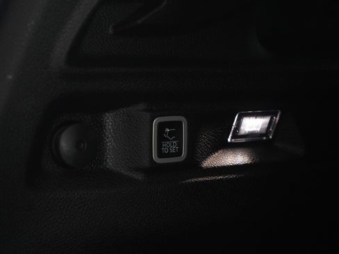 Used 2023 Jeep Grand Cherokee L Limited w/ Black Appearance Package image 19