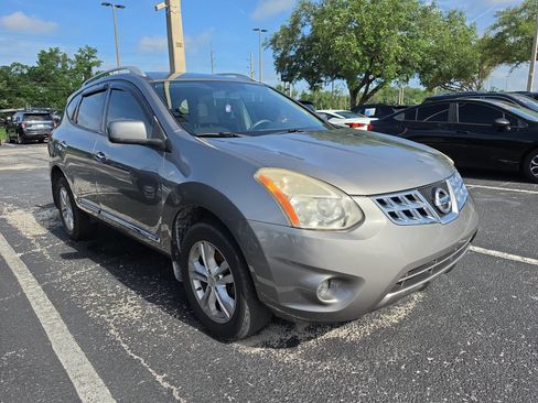 Used 2013 Nissan Rogue SV w/ Premium Pkg FWD image 2