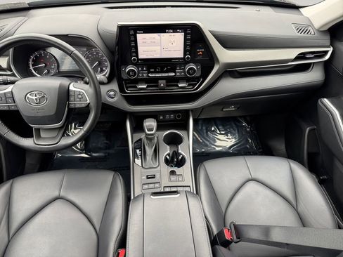 Used 2022 Toyota Highlander XLE image 10