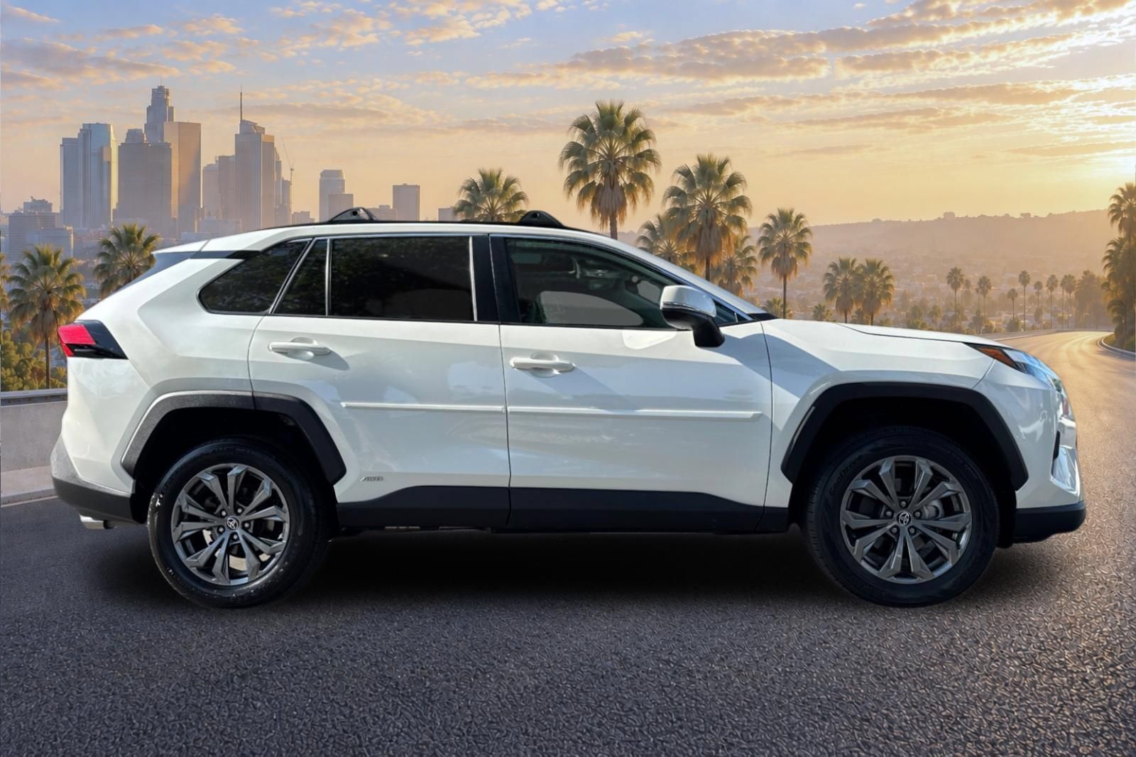Used 2022 Toyota RAV4 XLE Premium AWD/4WD image 3