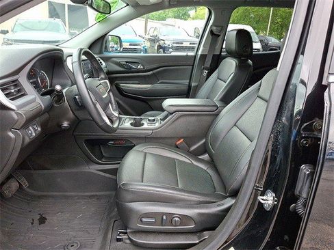 Certified 2023 GMC Acadia SLT w/ Preferred Package image 17