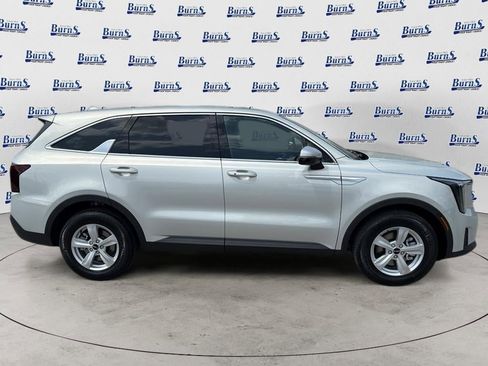 New 2026 Kia Sorento LX FWD image 8