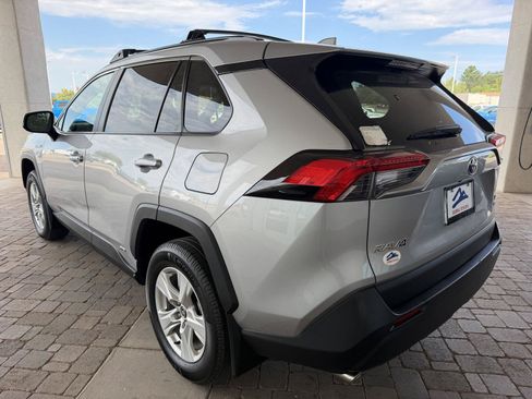 Used 2021 Toyota RAV4 XLE w/ Convenience Package AWD/4WD image 3