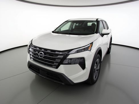 Used 2025 Nissan Rogue SV image 3