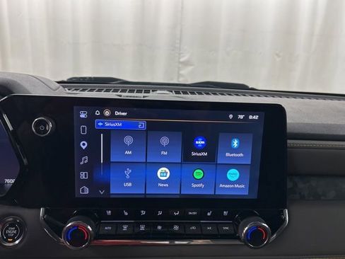 Used 2025 Chevrolet Colorado ZR2 w/ Technology Package AWD/4WD image 13