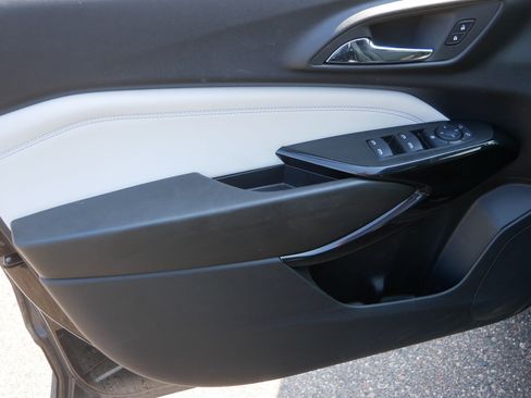 Used 2025 Chevrolet Trax LT FWD image 19