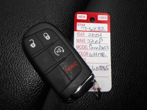 Certified 2024 Jeep Compass Limited image 9