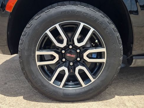 Used 2023 GMC Yukon XL AT4 w/ Technology Package AWD/4WD image 10