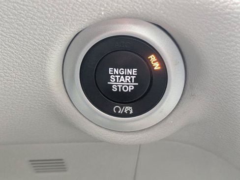 Used 2023 Chrysler Pacifica Touring-L FWD image 29