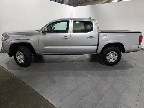 Used 2022 Toyota Tacoma SR image 2
