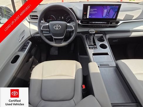 Certified 2025 Toyota Sienna XLE FWD image 6