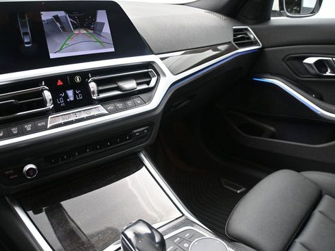 Used 2020 BMW 330i xDrive Sedan w/ Convenience Package AWD/4WD image 4