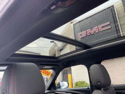Certified 2022 Chevrolet TrailBlazer RS w/ Sun and Liftgate Package AWD/4WD image 26