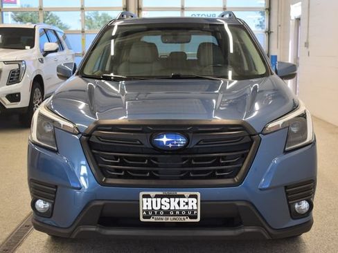 Used 2022 Subaru Forester Limited AWD/4WD image 3