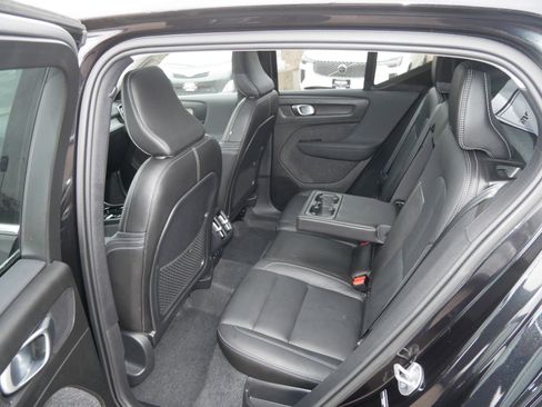 Certified 2025 Volvo XC40 B5 Plus AWD/4WD image 11
