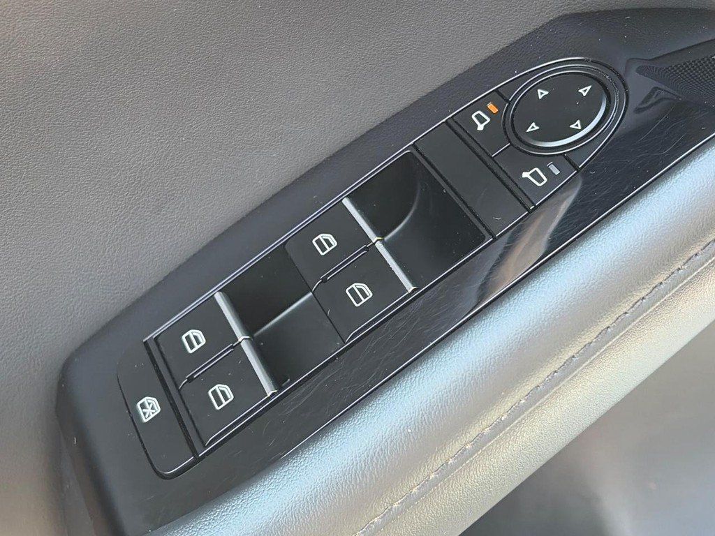 Certified 2025 MAZDA MAZDA3 s FWD image 21