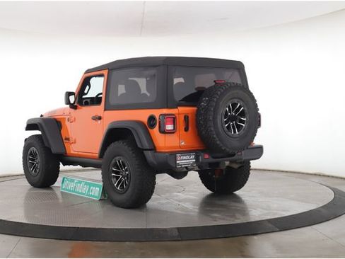 Used 2025 Jeep Wrangler Sport AWD/4WD image 8