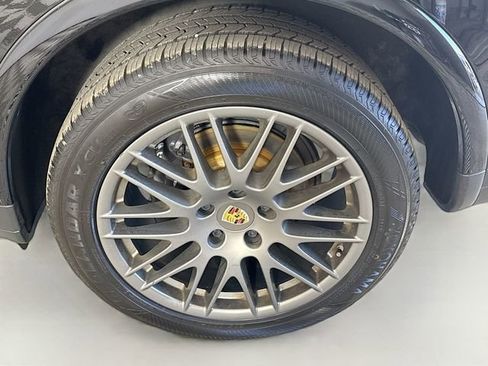 Used 2017 Porsche Cayenne Platinum Edition image 30