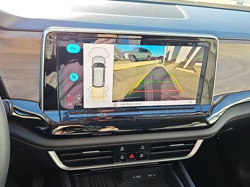 Certified 2025 Volkswagen Atlas SE w/ Panoramic Sunroof Package image 16