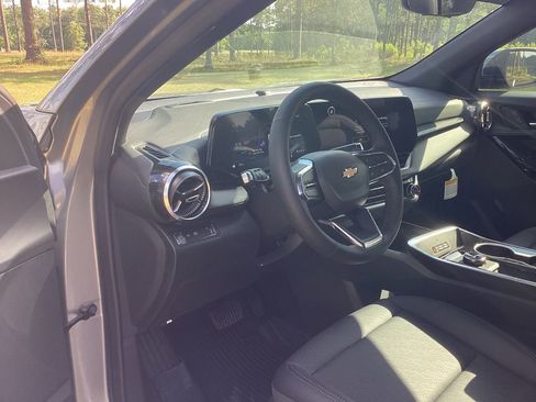 New 2026 Chevrolet Equinox LT w/ Convenience Package II FWD image 11