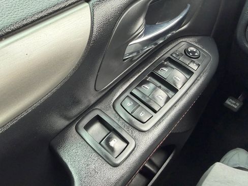 Used 2019 Dodge Grand Caravan GT image 29