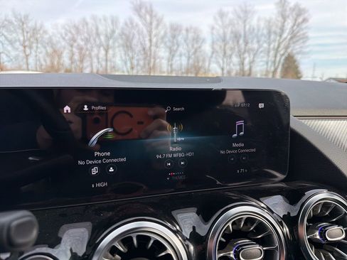 Used 2022 Mercedes-Benz GLA 250 4MATIC image 31