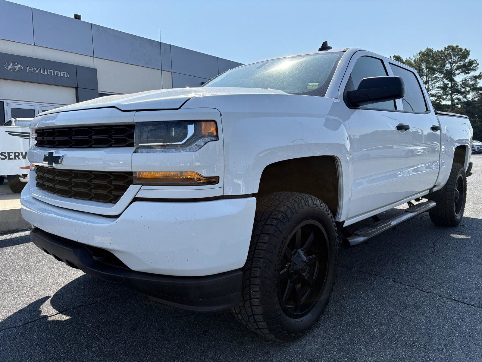Used 2018 Chevrolet Silverado 1500 Custom w/ Custom Value Package RWD image 1