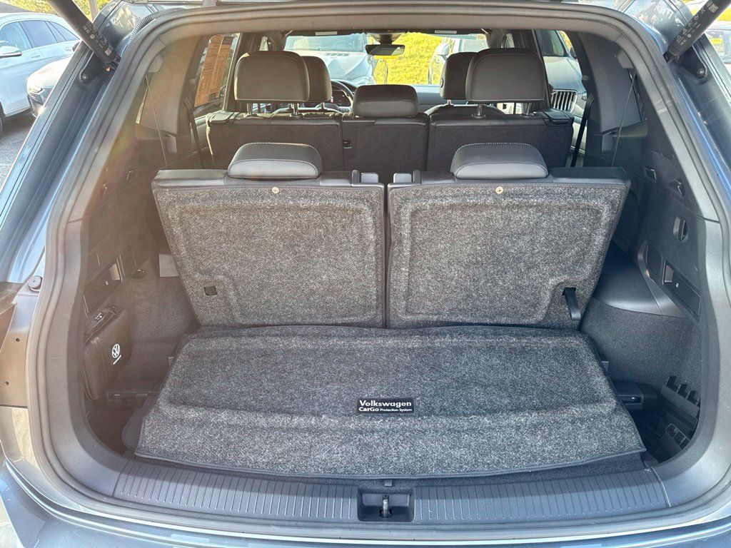 Certified 2023 Volkswagen Tiguan SE R-Line FWD image 28