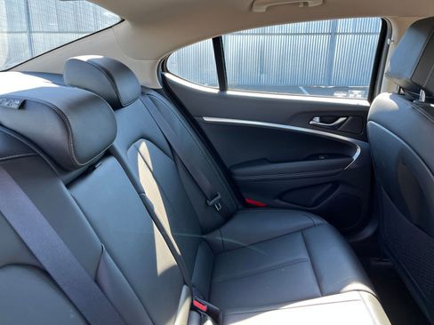 Used 2025 Genesis G70 2.5T image 37