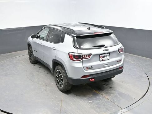Used 2025 Jeep Compass Trailhawk AWD/4WD image 42