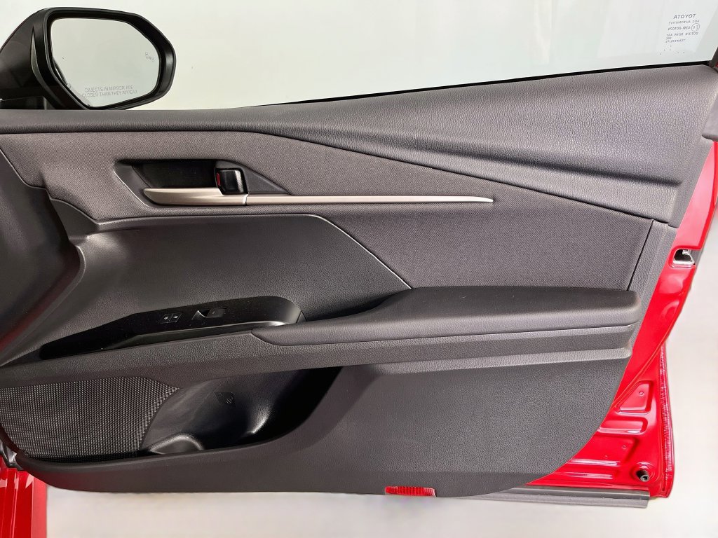 Used 2025 Toyota Camry LE FWD image 30