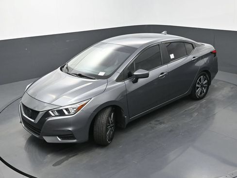 Used 2020 Nissan Versa SV FWD image 29