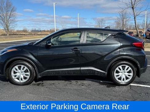 Used 2022 Toyota C-HR XLE image 2