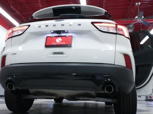 Used 2022 Ford Escape SE w/ SE Sport Appearance Package image 27