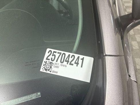 Used 2017 Toyota Camry SE image 5