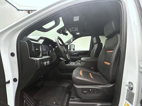 Used 2024 GMC Sierra 2500 AT4 w/ Technology Package image 10