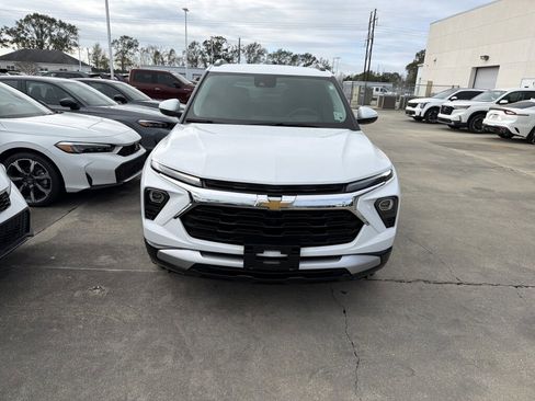 Used 2024 Chevrolet TrailBlazer LT image 2