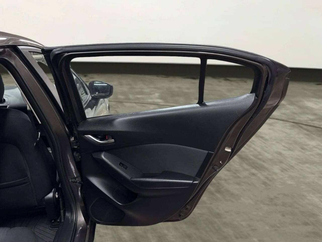Used 2016 MAZDA MAZDA3 i Sport FWD image 18
