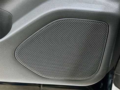 Used 2023 Nissan Rogue S image 18