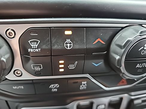 Certified 2021 Jeep Wrangler Unlimited Rubicon image 32