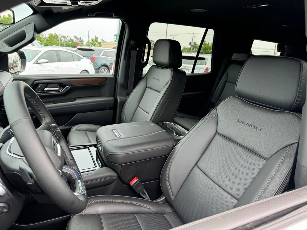 Used 2026 GMC Yukon Denali AWD/4WD image 21